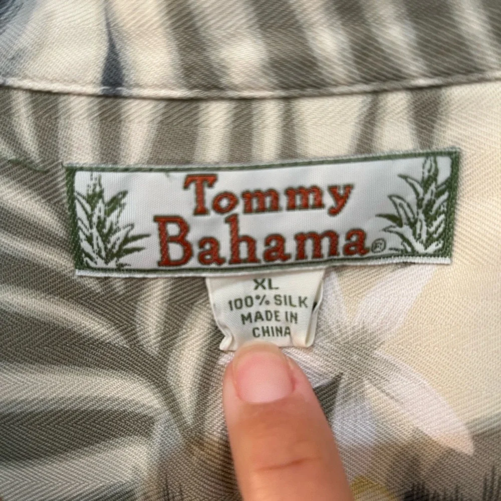 Tommy Bahama Men's XL Silk Hawaiian Shirt Floral Hibiscus Palm Leaf Camp Cream‎